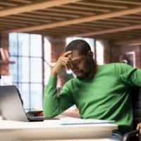 Burnout 5 Sinais de que o seu Trabalho está a Destruir a sua Saúde Mental