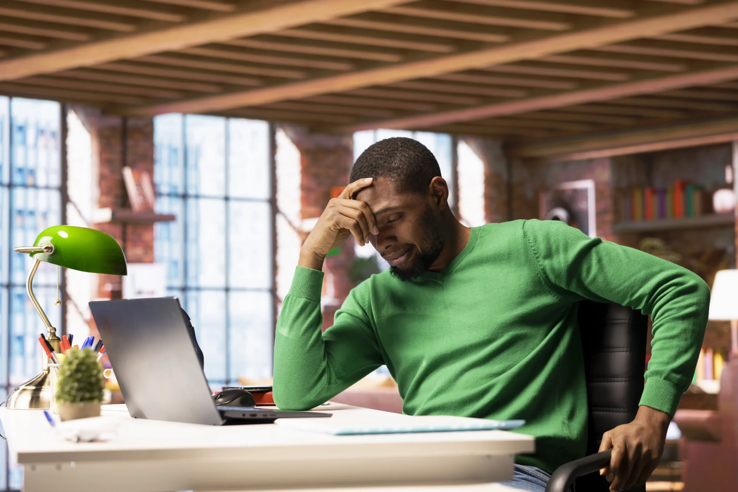 Burnout 5 Sinais de que o seu Trabalho está a Destruir a sua Saúde Mental