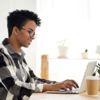 7 Erros Fatais no E-mail de Candidatura que Fazem o Recrutador Eliminar o Seu CV